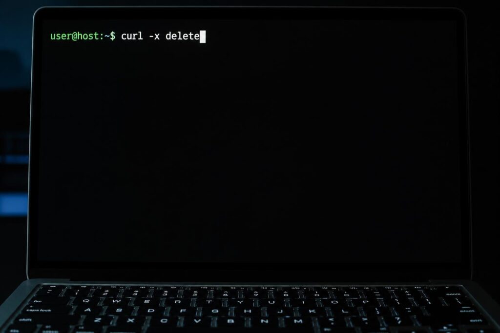 apprenez à utiliser la commande delete avec curl en ligne de commande pour supprimer efficacement des ressources sur un serveur http. guide simple et pratique.